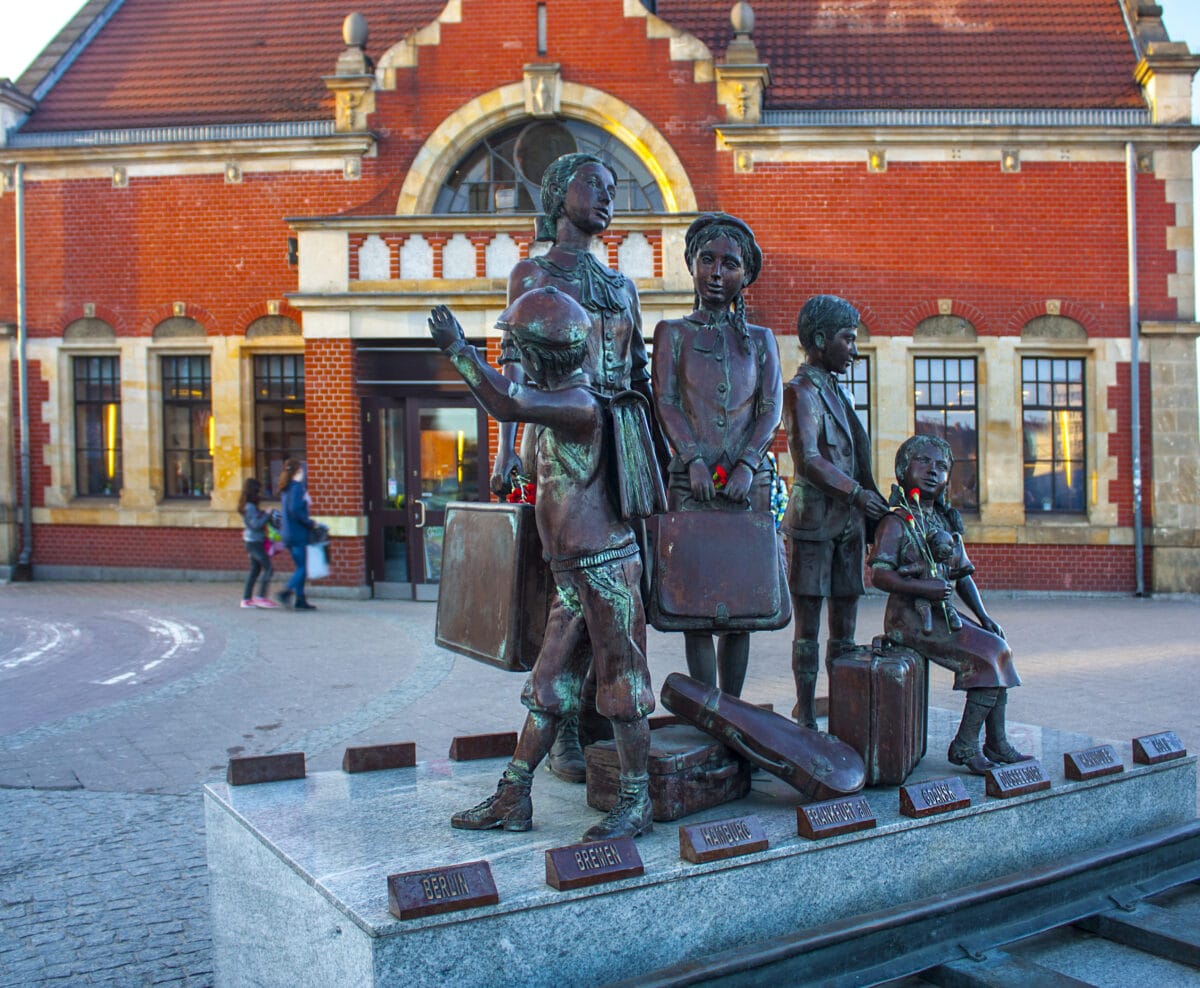 Kindertransport memorial by Frank Meisler at the Gdansk Central